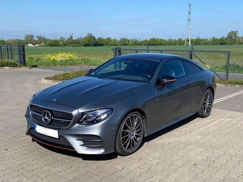 Grau Gebraucht 2019 Mercedes E300 AMG line Coupé | 34.900 € (Superpreis) - Bild 1/4