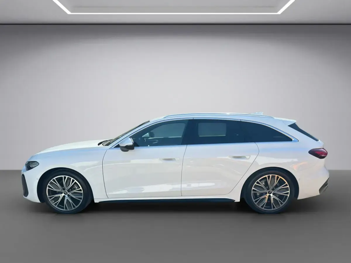 Gebraucht Audi A5 Ambiente 204 PS (150 kW) 2024 Arkonaweiß Kombi