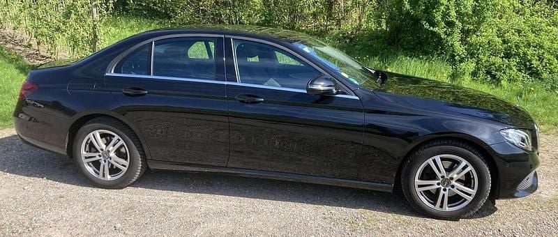 Gebraucht Mercedes E220 194 PS (142 kW) 2018 Schwarz Limousine