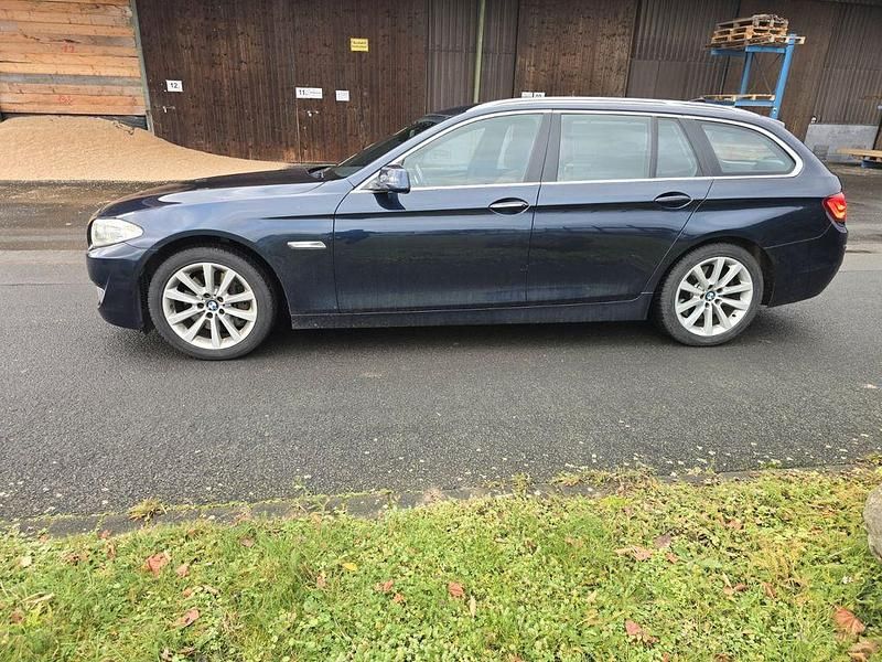 Blau Gebraucht 2012 BMW 530 Sport Line Kombi | 12.300 € (Fairer Preis) - Bild 1/4