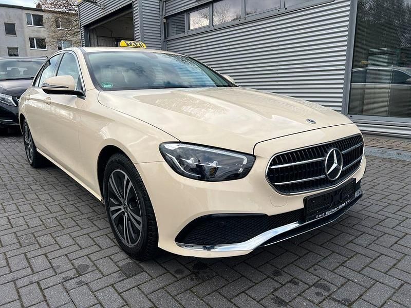 Gebraucht Mercedes E200 160 PS (117 kW) 2022 Hellelfenbein Limousine
