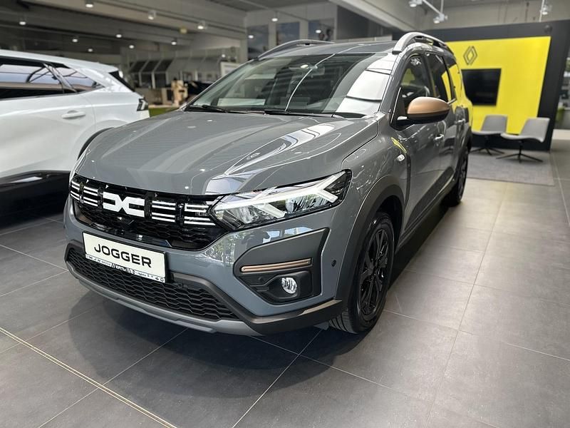 Perlmuttschwarz metallic Neu 2025 Dacia Jogger Extreme SUV | 24.280 € (Etwas zu teuer) - Bild 1/4