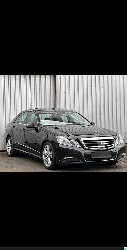 Gebraucht Mercedes E350 292 PS (214 kW) 2010 Schwarz Limousine