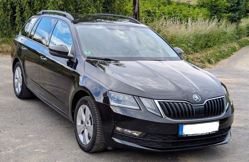 Schwarz Gebraucht 2020 Skoda Octavia Tour Kombi | 15.500 € (Fairer Preis) - Bild 1/4