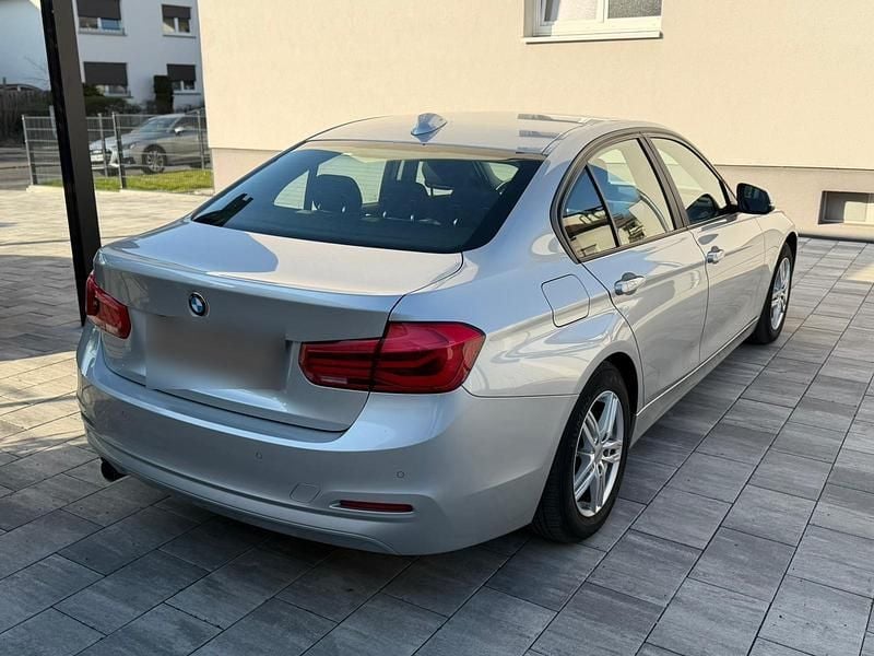 Gebraucht BMW 318 136 PS (100 kW) 2015 Silber Limousine