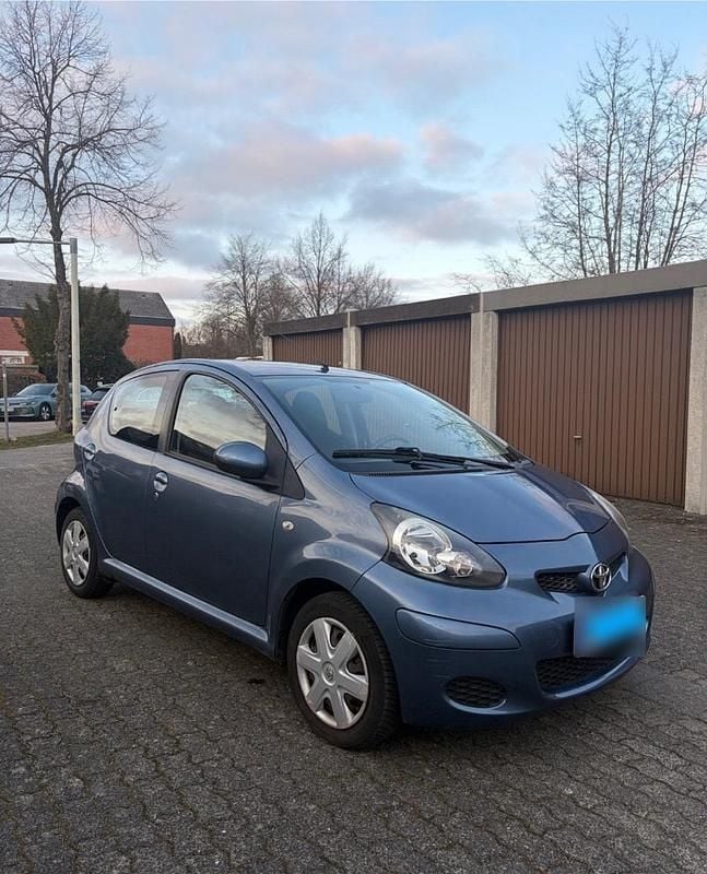 Gebraucht Toyota Aygo 68 PS (50 kW) 2009 Blau Kleinwagen