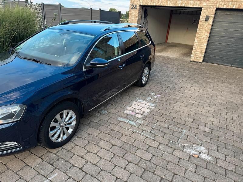 Gebraucht VW Passat 150 PS (110 kW) 2011 Blau Kombi