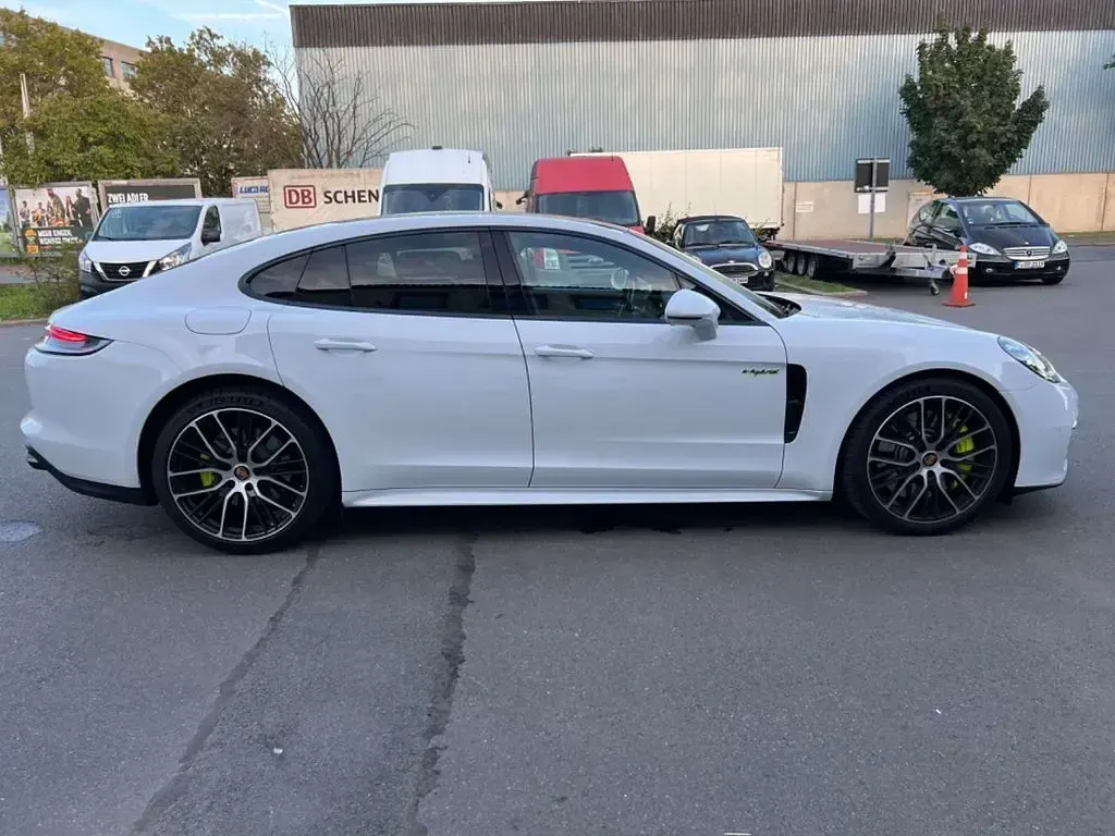 Gebraucht Porsche Panamera 560 PS (411 kW) 2021 Weiß Kleinwagen