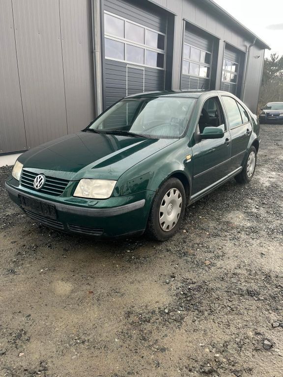 Grün Gebraucht 1999 VW Bora Limousine | 990 € (Superpreis) - Bild 1/4