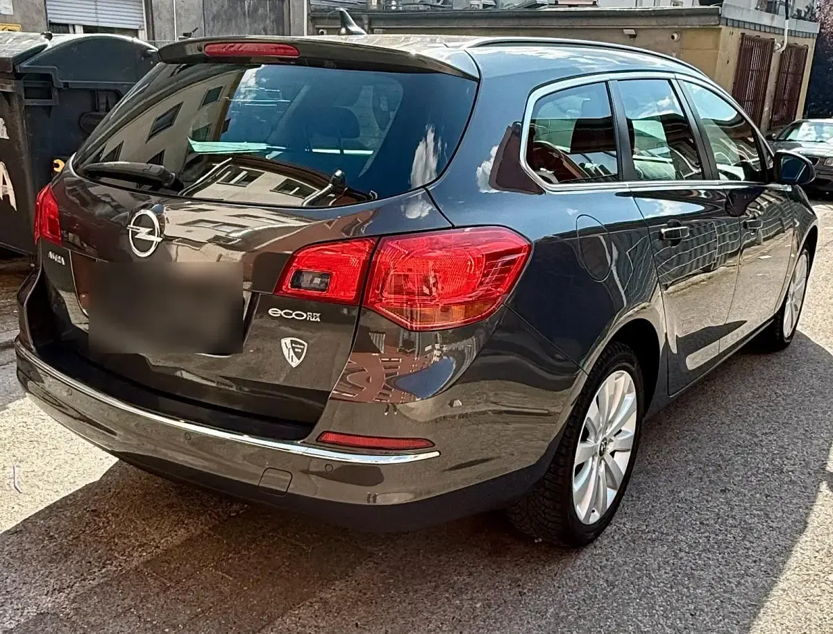 Gebraucht Opel Astra Sport 139 PS (102 kW) 2014 Grau Kombi