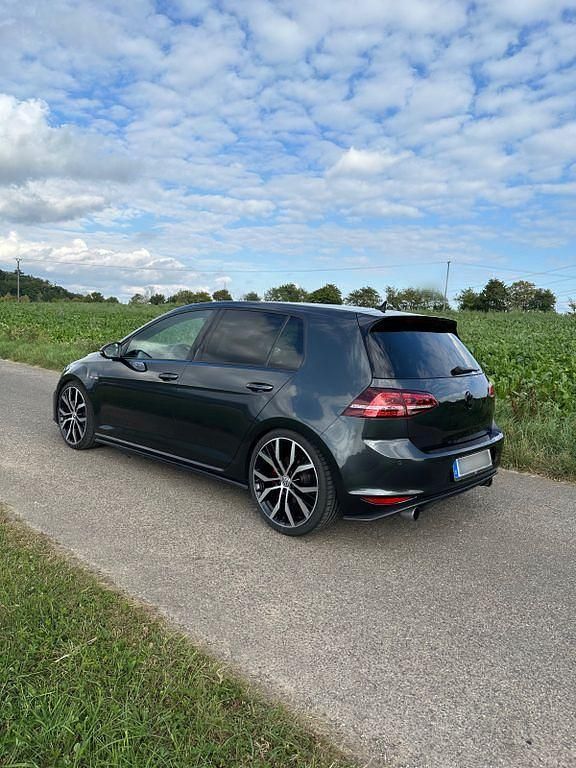 Grau Gebraucht 2016 VW Golf VII GTI Limousine | 15.400 € (Fairer Preis) - Bild 1/4