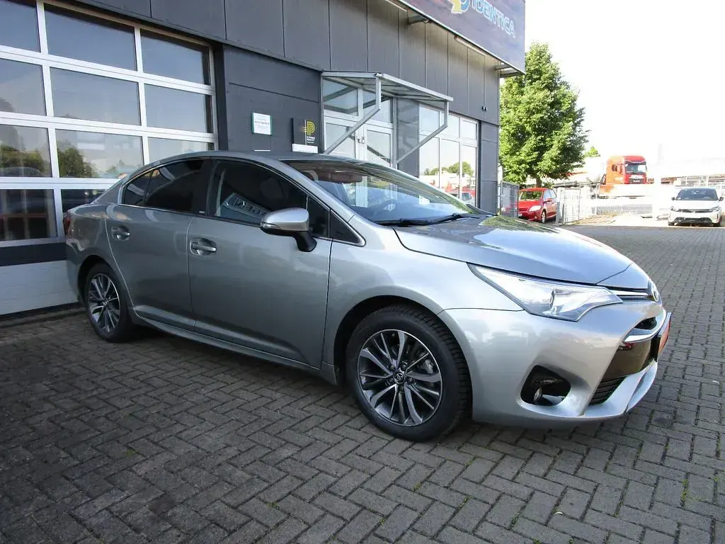 Gebraucht Toyota Avensis Edition-S 147 PS (108 kW) 2016 Grau Limousine