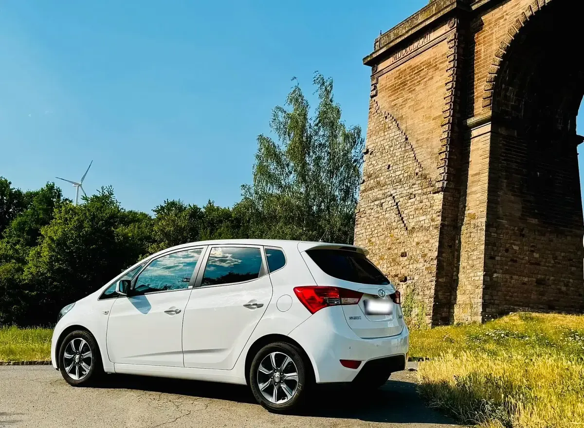 Gebraucht Hyundai ix20 125 PS (91 kW) 2016 Weiß Kleinwagen