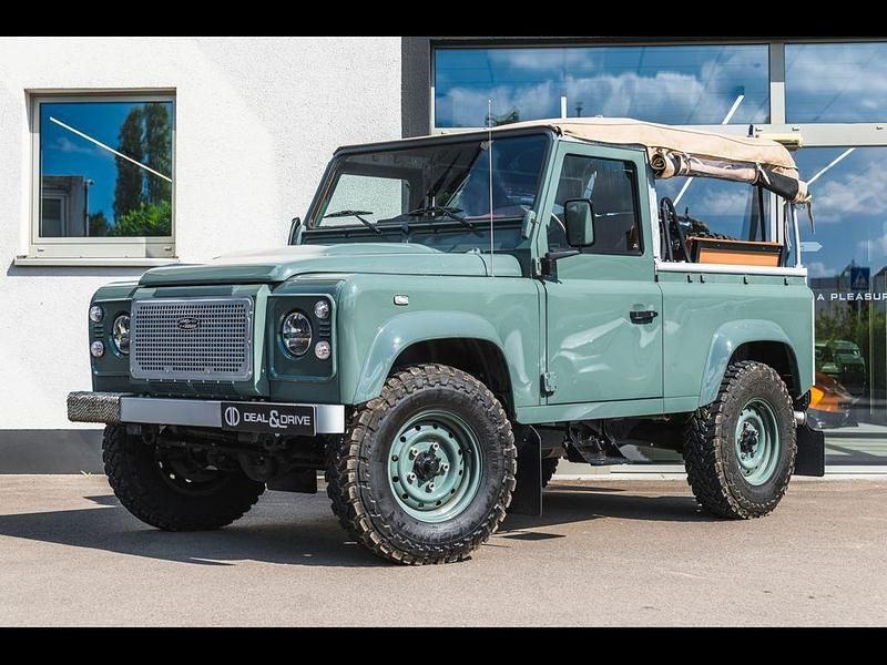 Grün Gebraucht 2013 Land Rover Defender SUV | 99.990 € - Bild 1/4