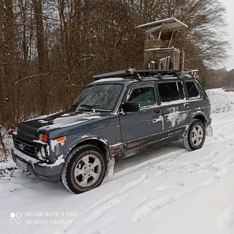 Grau Gebraucht 2019 Lada niva SUV | 8.000 € (Superpreis) - Bild 1/4