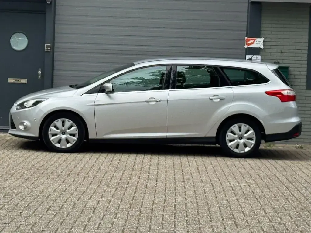 Używany Ford Focus Titanium 105 KM (77 kW) 2012 Szary Kombi