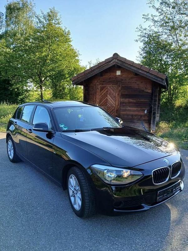 Schwarz Gebraucht 2014 BMW 118 Sport Line Kleinwagen | 11.299 € (Fairer Preis) - Bild 1/4