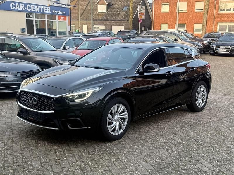 Gebraucht Infiniti Q30 109 PS (80 kW) 2017 Schwarz Limousine