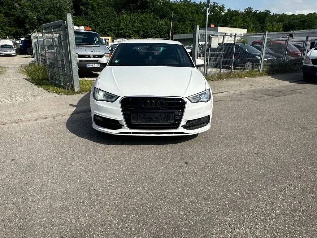 Gebraucht Audi A3 Ambition 110 PS (80 kW) 2015 Weiß Limousine