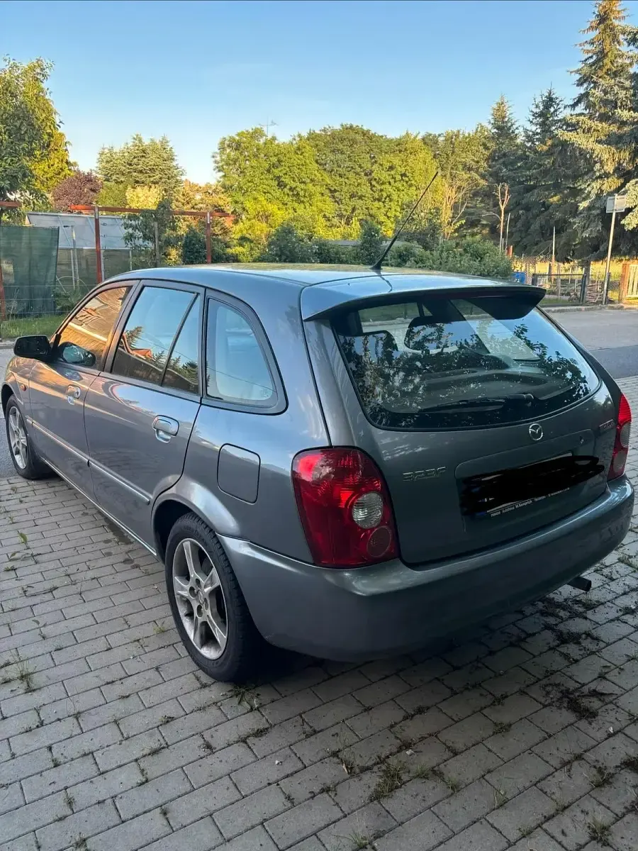 Gebraucht Mazda 323F 99 PS (72 kW) 2002 Silber Kleinwagen