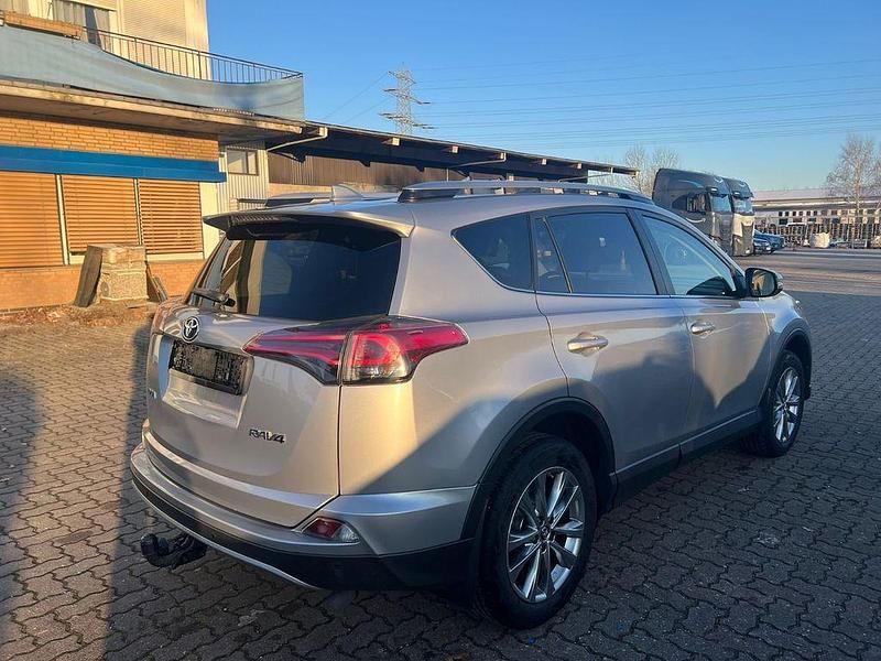Gebraucht Toyota RAV4 T3 143 PS (105 kW) 2018 Silber SUV