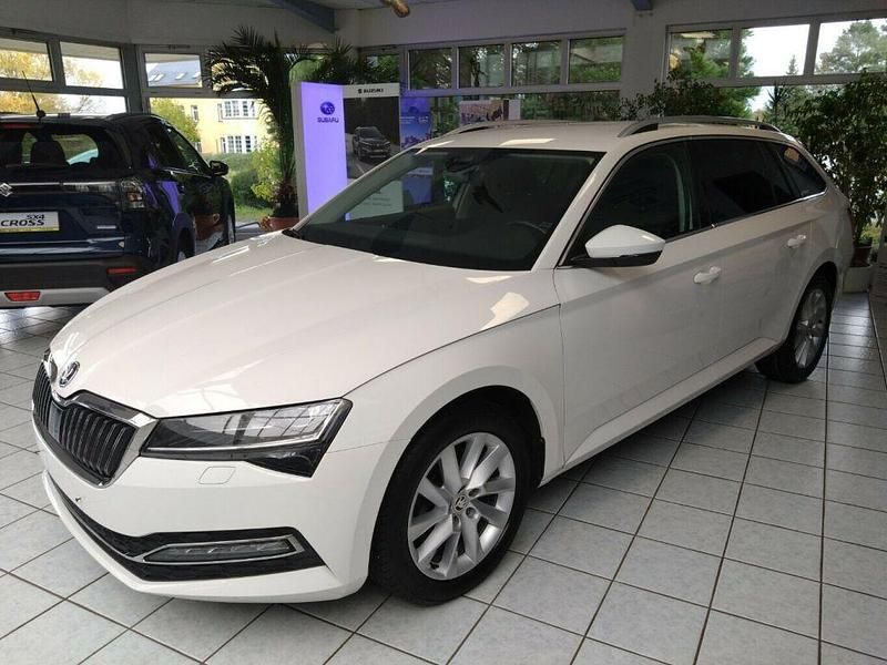 Candyweiss Gebraucht 2021 Skoda Superb Style Kombi | 20.998 € (Superpreis) - Bild 1/4