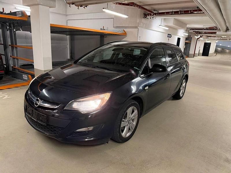 Gebraucht Opel Astra 131 PS (96 kW) 2014 Schwarz Kombi
