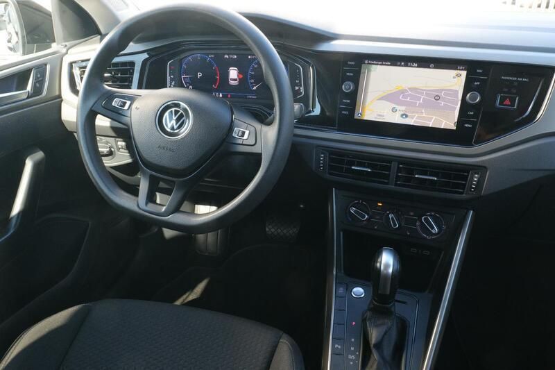 Gebraucht VW Polo Comfortline 95 PS (69 kW) 2021 Deep black perleffekt Kleinwagen