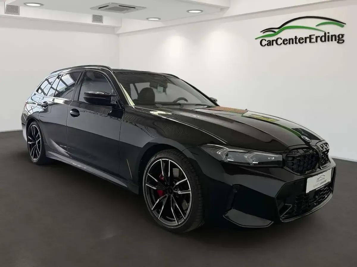 Gebraucht BMW 340 374 PS (275 kW) 2023 Saphirschwarz Kombi
