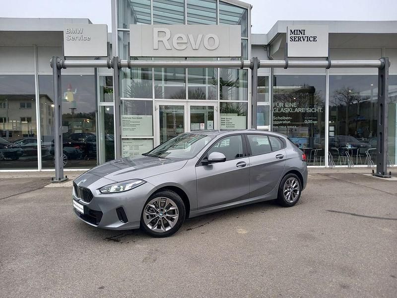 Skyscraper grau metallic Gebraucht 2024 BMW 120 Kleinwagen | 29.380 € (Superpreis) - Bild 1/4