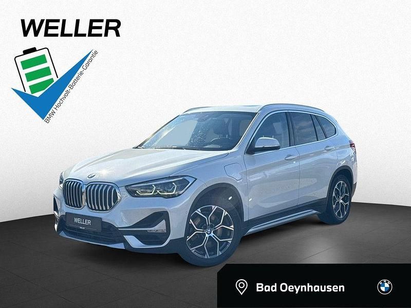 Mineralweiß (weiß) Gebraucht 2021 BMW X1 Comfort Edition SUV | 25.990 € (Etwas zu teuer) - Bild 1/4