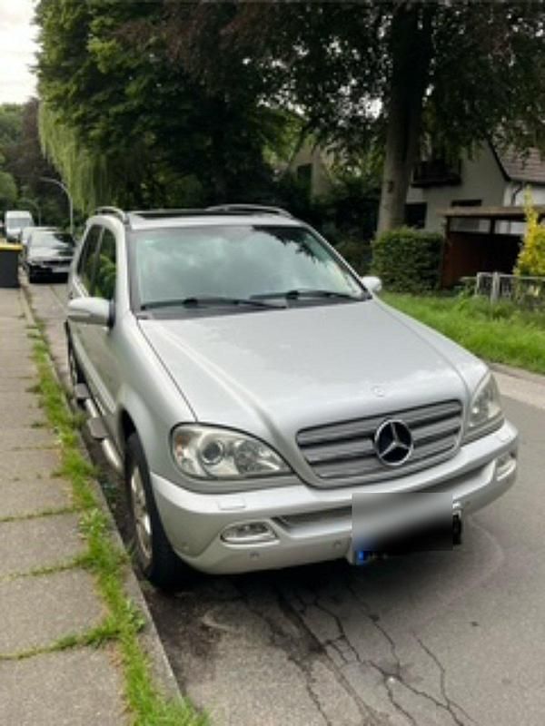 Silber Gebraucht 2004 Mercedes ML270 SUV | 2.999 € - Bild 1/4