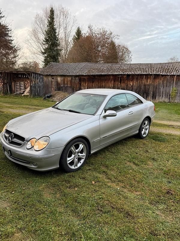 Silber Gebraucht 2003 Mercedes CLK320 Elegance Coupé | 3.800 € (Fairer Preis) - Bild 1/4