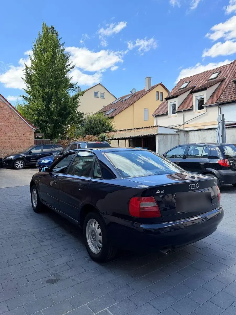 Gebraucht Audi A4 Sport 101 PS (74 kW) 1998 Blau Limousine