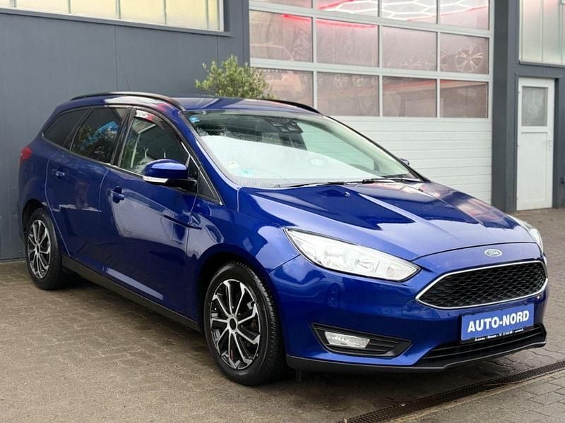 Gebraucht Ford Focus Trend 101 PS (74 kW) 2015 Blau Kombi