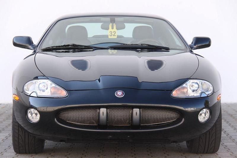 Używany Jaguar XKR 363 KM (266 kW) 2001 Czarny Coupe