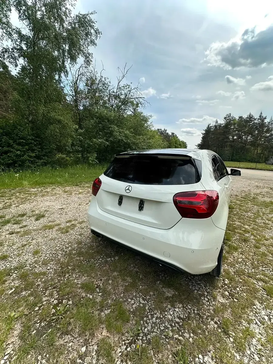 Używany Mercedes A250 211 KM (155 kW) 2016 Biały Hatchback