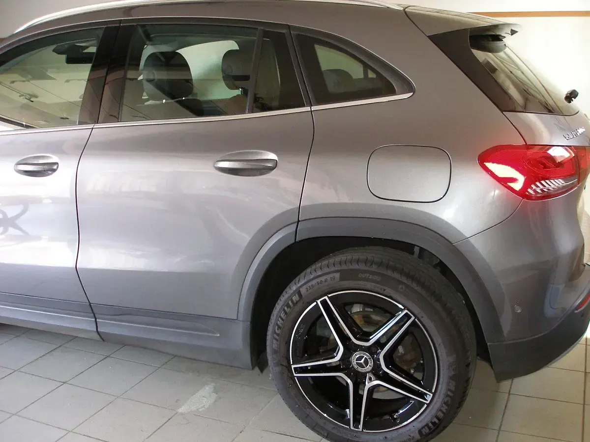 Gebraucht Mercedes GLA200 AMG 150 PS (110 kW) 2021 Grau SUV