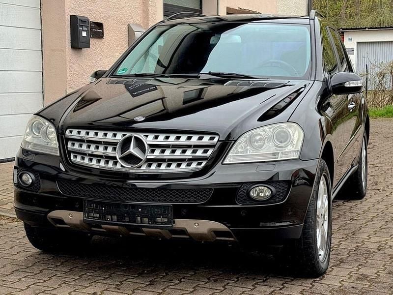Second-hand Mercedes ML320 224 CP (164 kW) 2007 Negru SUV