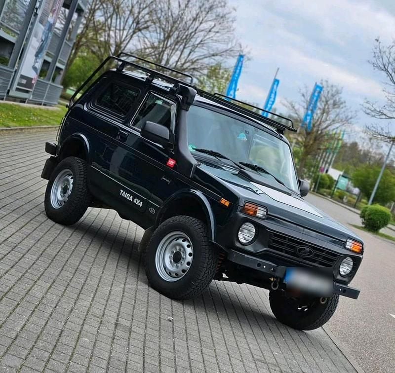 Grün Gebraucht 2018 Lada niva SUV | 14.500 € (Teuer) - Bild 1/4