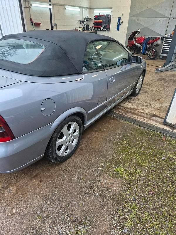 Gebraucht Opel Astra Cabriolet 147 PS (108 kW) 2004 Silber Cabrio