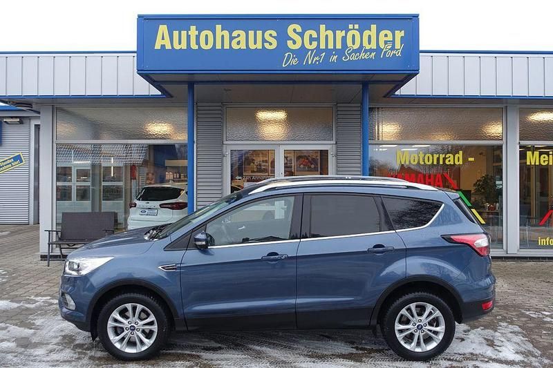 Chroma blau Gebraucht 2019 Ford Kuga Titanium SUV | 12.990 € (Fairer Preis) - Bild 1/4