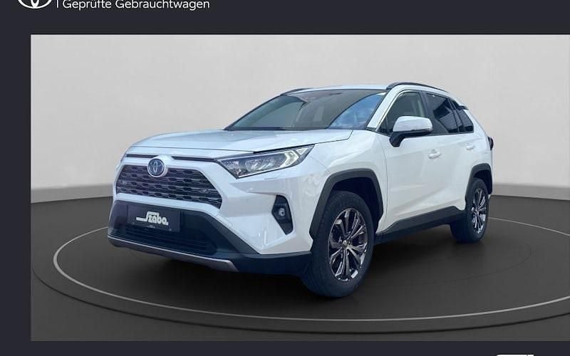 Schneeweiß Gebraucht 2023 Toyota RAV4 Hybrid Basis SUV | 33.750 € (Guter Preis) - Bild 1/4