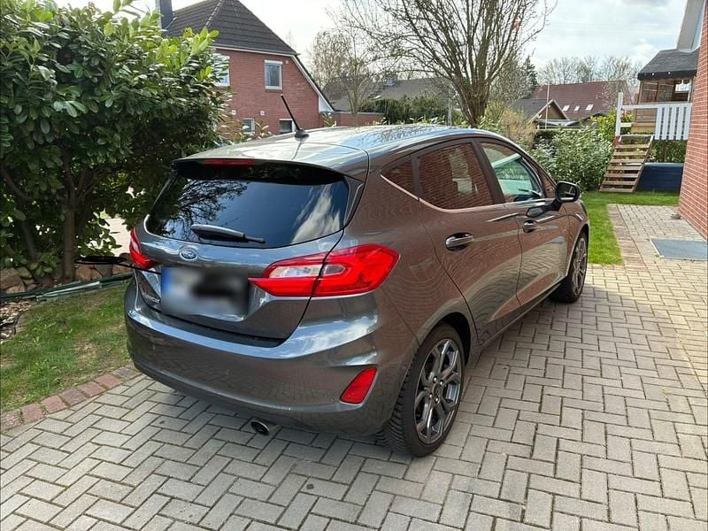 Gebraucht Ford Fiesta 101 PS (74 kW) 2017 Grau Kleinwagen