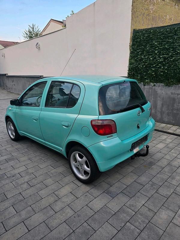 Grün Gebraucht 2001 Toyota Yaris Kleinwagen | 3.850 € (Etwas zu teuer) - Bild 1/4