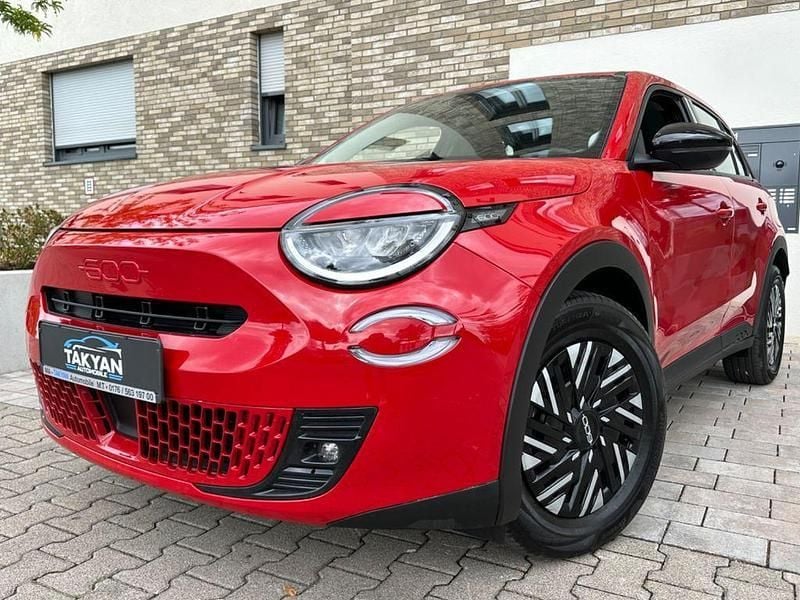 Gebraucht Fiat 600E Red 114 kW (156 PS) 2024 Rot Limousine