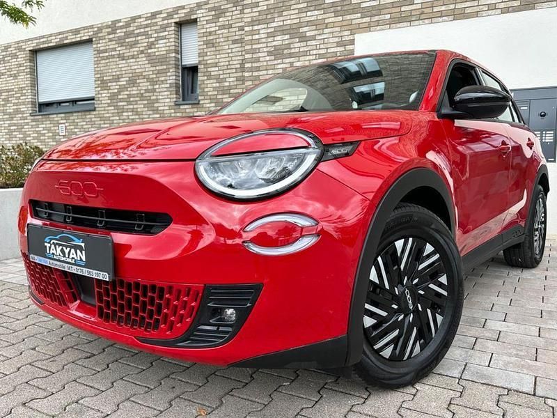 Rot Gebraucht 2024 Fiat 600E Red Limousine | 21.990 € (Fairer Preis) - Bild 1/4