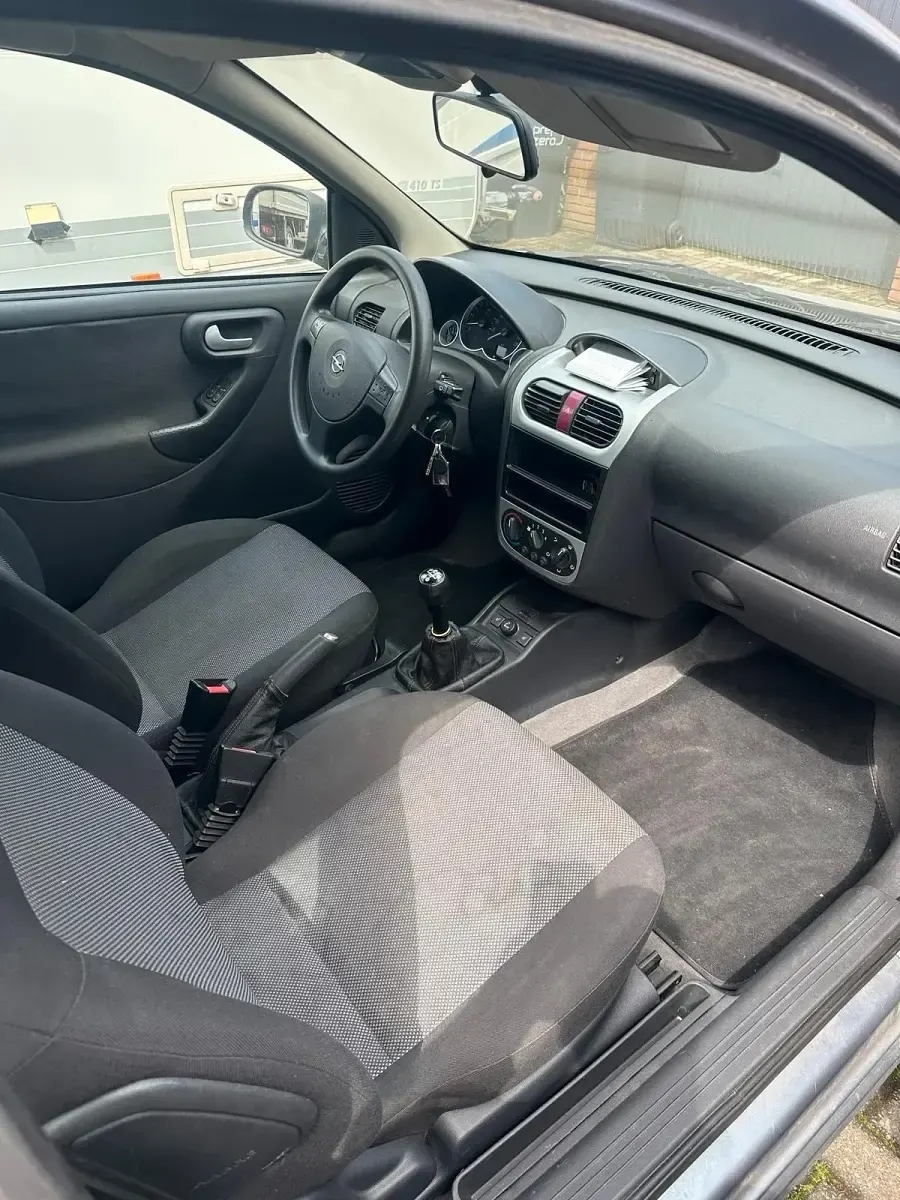 Gebraucht Opel Corsa 75 PS (55 kW) 2003 Silber Kleinwagen