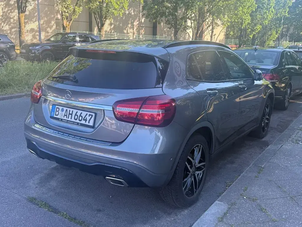 Gebraucht Mercedes GLA220 184 PS (135 kW) 2017 Grau SUV