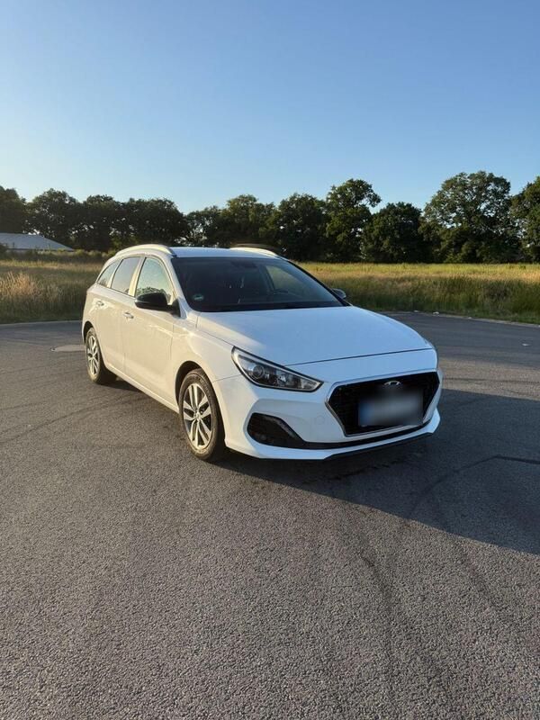 Weiß Gebraucht 2019 Hyundai i30 YES! Kombi | 11.600 € (Fairer Preis) - Bild 1/4